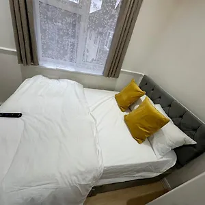  Homestay 3rd Flat With Private Toilet And Bathroom Setup For Family Enjoyment 134 Keedonwood Road United Kingdom